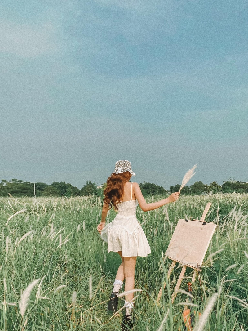 cách tạo dáng chụp ảnh với cỏ lau 5