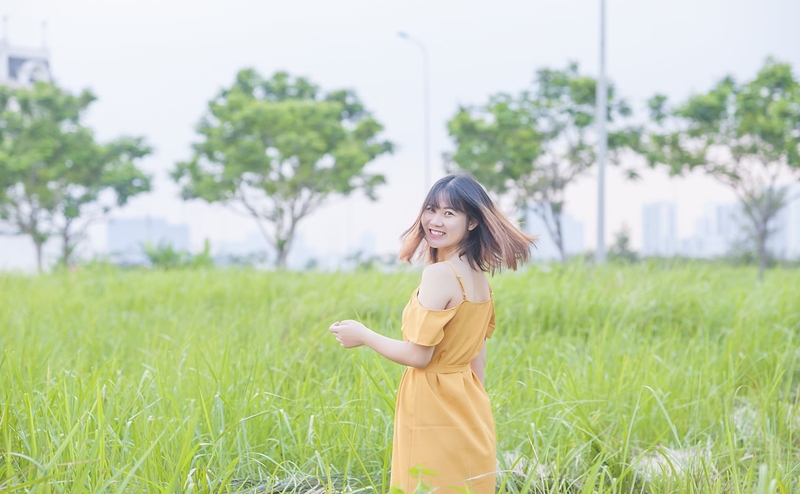 cách tạo dáng chụp ảnh với cỏ lau 9