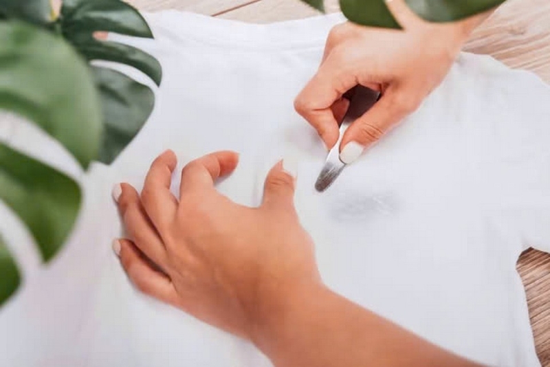 cách tẩy chữ in trên áo ảnh 7