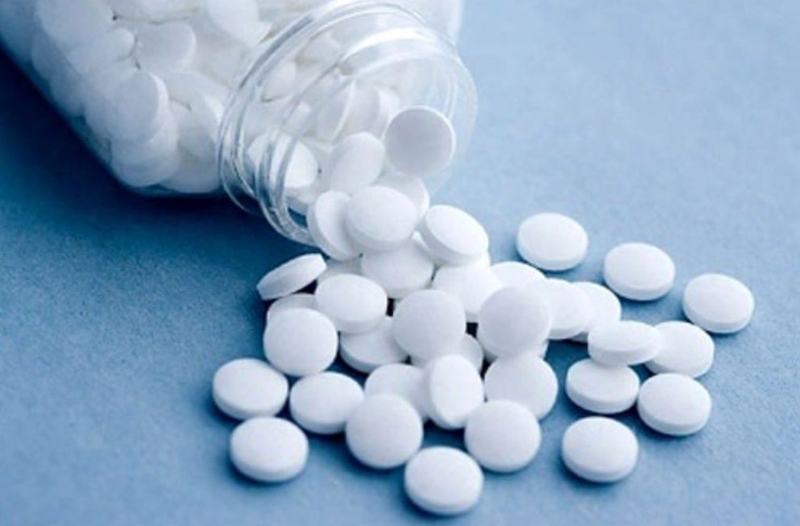 tay vet mau bang aspirin