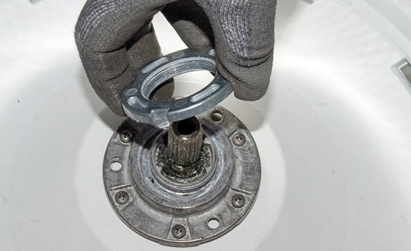 cách tháo hộp số máy giặt ảnh 7