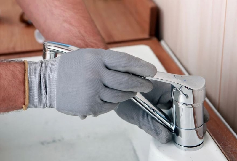 Cách tháo lắp vòi nước bồn rửa mặt 4
