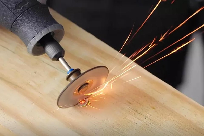 Cách tháo ốc vít bị gãy - 03