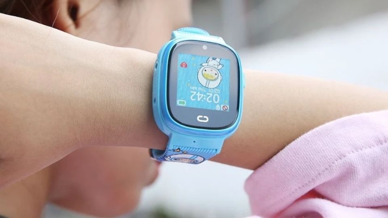cách thay pin đồng hồ định vị trẻ em 2
