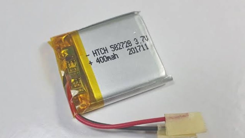 cách thay pin đồng hồ định vị trẻ em 3