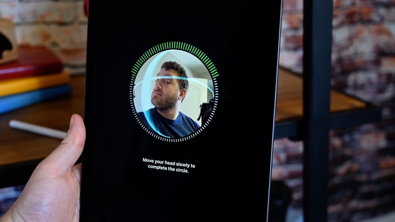 Cách thêm khuôn mặt thứ hai vào Face ID trên iPad Pro - Hình 2