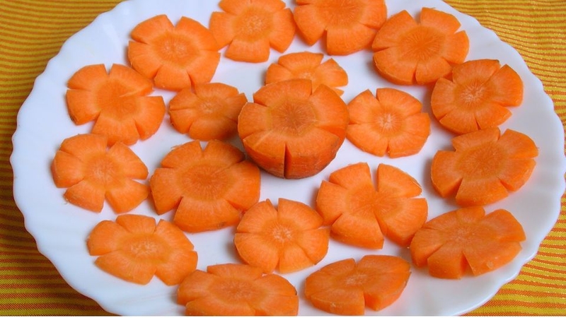 cách tỉa hoa cà rốt và dưa chuột 3
