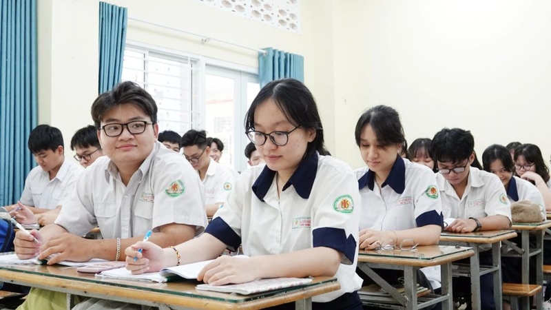 Miễn thi ngoại ngữ sẽ không được tính điểm 10