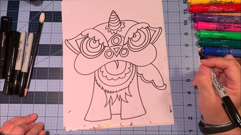 Vẽ thân lân và trang trí bằng các họa tiết gợn sóng