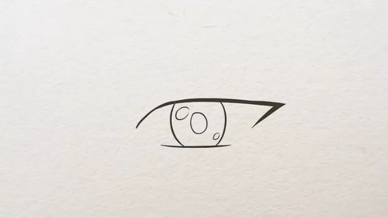 Phác hoạ con ngươi bằng một hình oval nhỏ khoảng ¼ tròng mắt ở ngay chính giữa