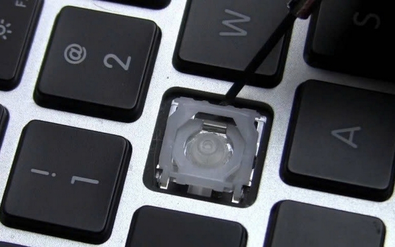 Tháo keycap để vệ sinh sâu (chỉ áp dụng khi cần thiết)