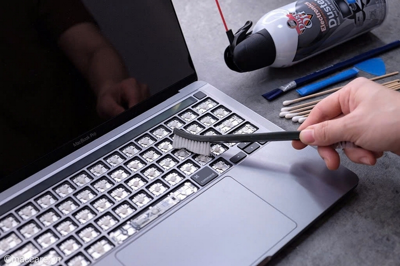 Lịch vệ sinh bàn phím laptop hợp lý