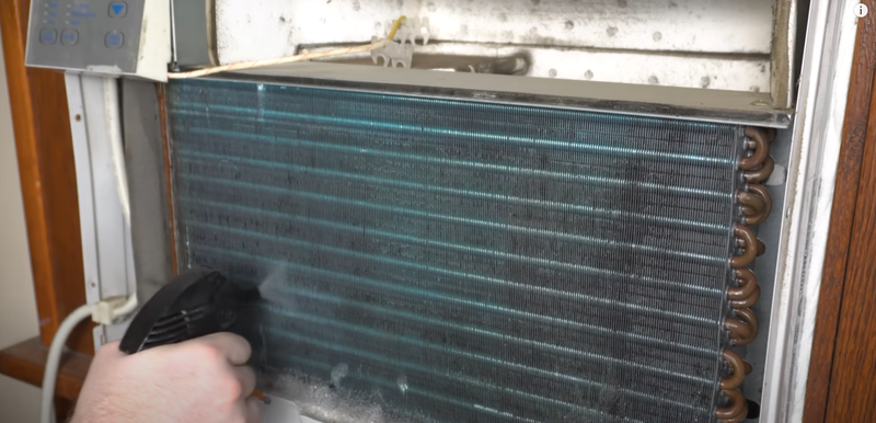cách vệ sinh điều hòa không khí cửa sổ 2