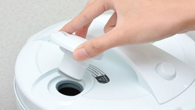cách vệ sinh nắp nồi cơm điện Cuckoo 4