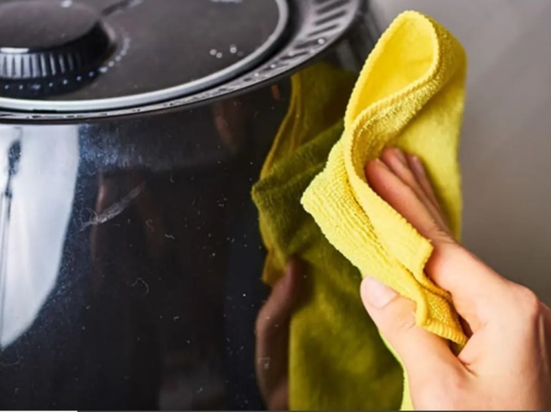 Vệ sinh bề mặt bên ngoài nồi định kỳ