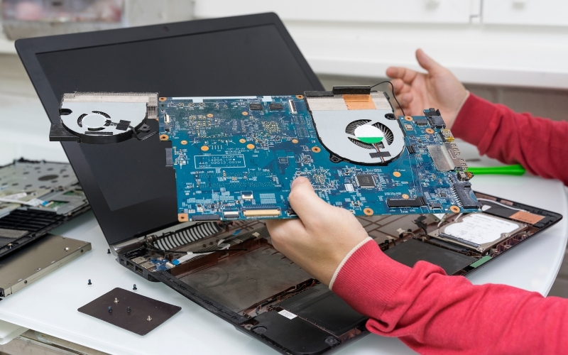 Khi nào Dell Inspiron 15 cần vệ sinh quạt tản nhiệt?