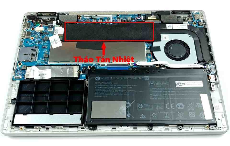 Hãy ngắt pin và tháo quạt tản nhiệt trên máy