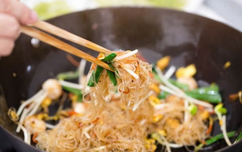 Cách xào miến không bị dính ảnh 5