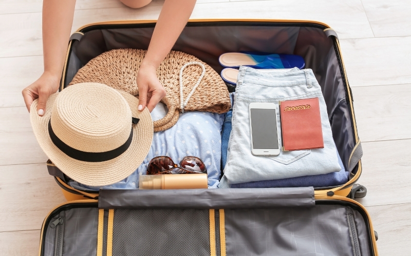 Cách xếp đồ vào vali siêu nhanh 6