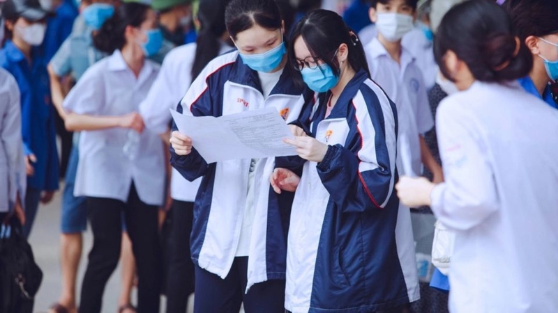 Nếu ĐTBhk hoặc ĐTBcn đạt loại Giỏi (G) nhưng một môn học duy nhất làm giảm xuống loại Trung bình (Tb) thì sẽ được điều chỉnh xuống Khá (K).