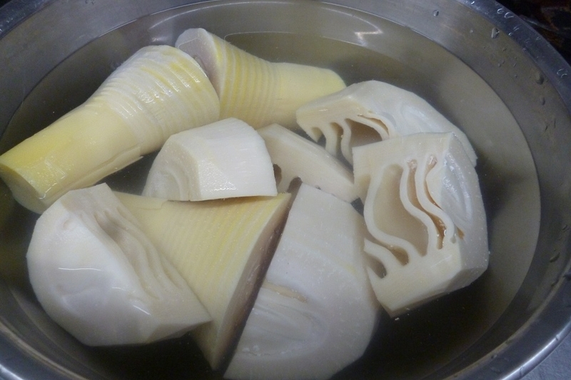 Cách 2: Bảo quản măng trong nước lạnh