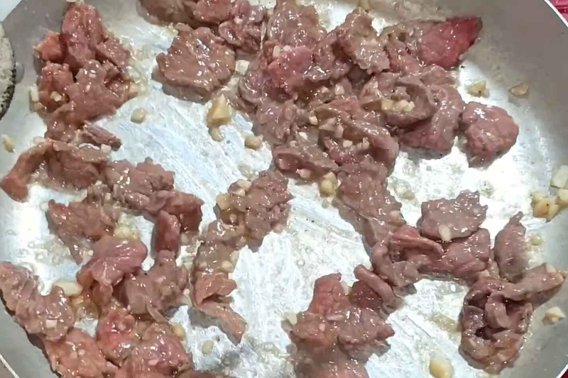 Xào thịt bò