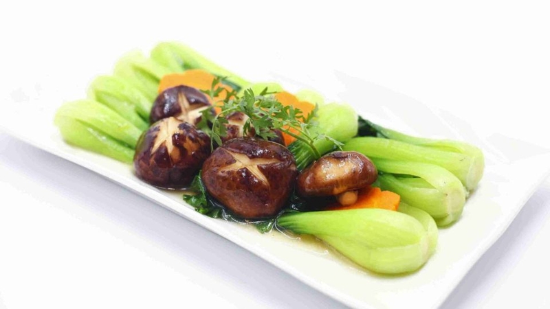 Cải thìa xào nấm đông cô