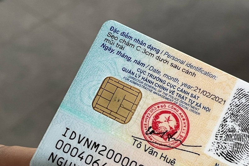 Cầm CCCD có được không?
