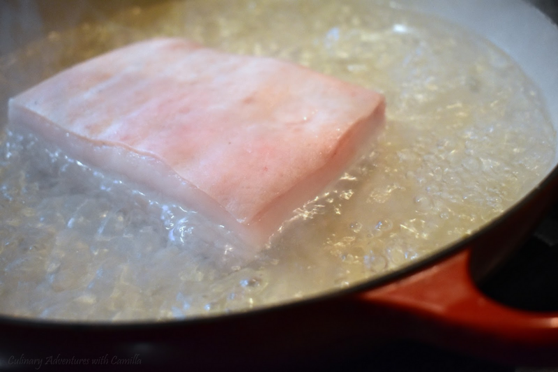 Cắm đũa kiểm tra thịt luộc chín 2