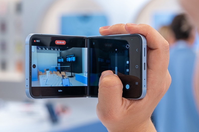 Camera Samsung Galaxy Z Flip 7 - 04