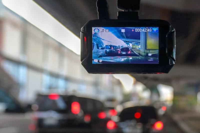 Hệ thống camera trước sau phù hợp với người muốn ghi lại diễn biến ở cả hai hướng của xe