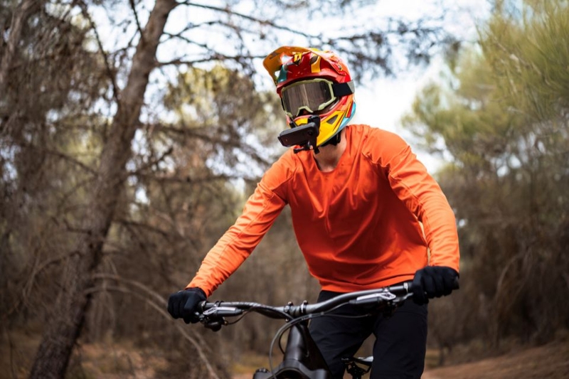 Ghi âm chất lượng cao với micro tích hợp