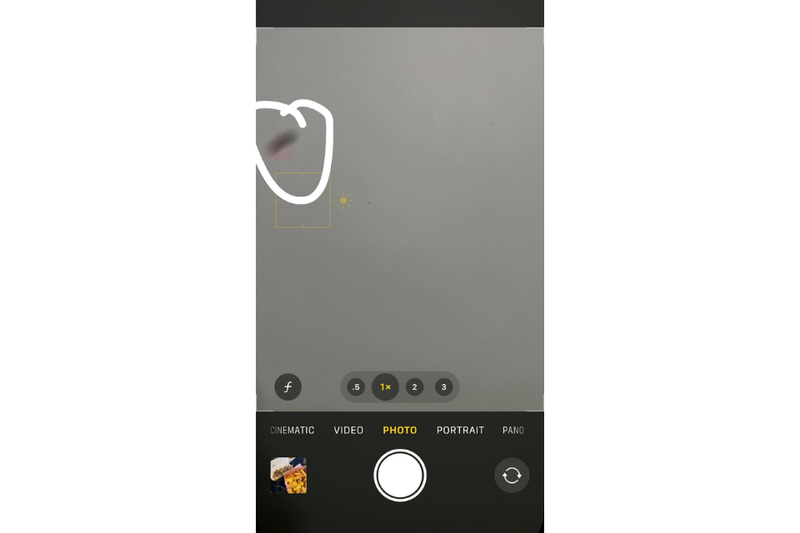 Dấu hiệu nhận biết camera iPhone bị đốm mờ