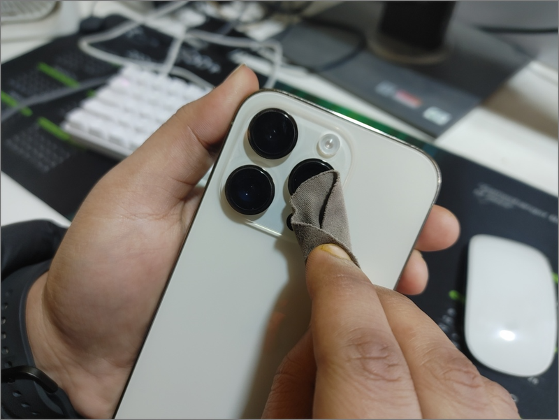 Cách hạn chế tình trạng camera iPhone bị đốm mờ