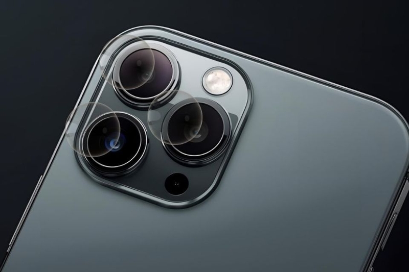 Kiểm tra ốp lưng và kính bảo vệ camera