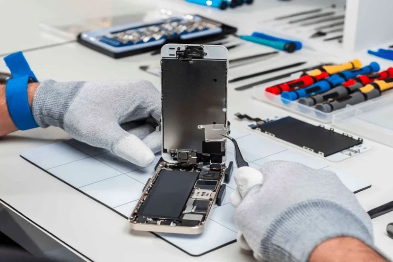 Mang máy đến trung tâm sửa chữa uy tín