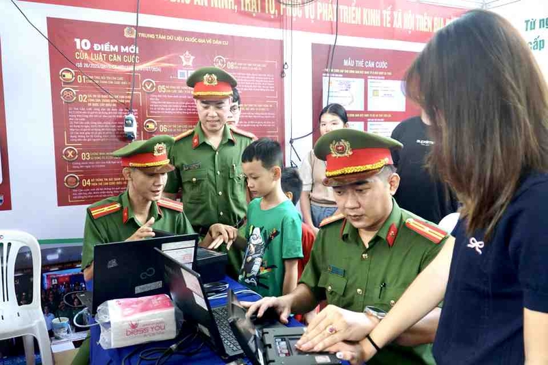 Tại Cơ quan Công an nơi bạn đang sinh sống