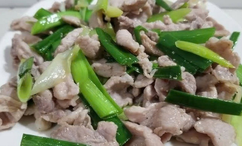 Cần tây xào thịt heo ảnh 1