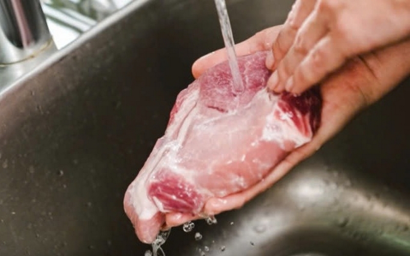 Cần tây xào thịt heo ảnh 2