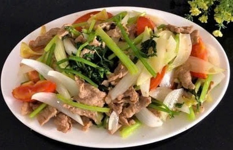 Cần tây xào thịt heo ảnh 6