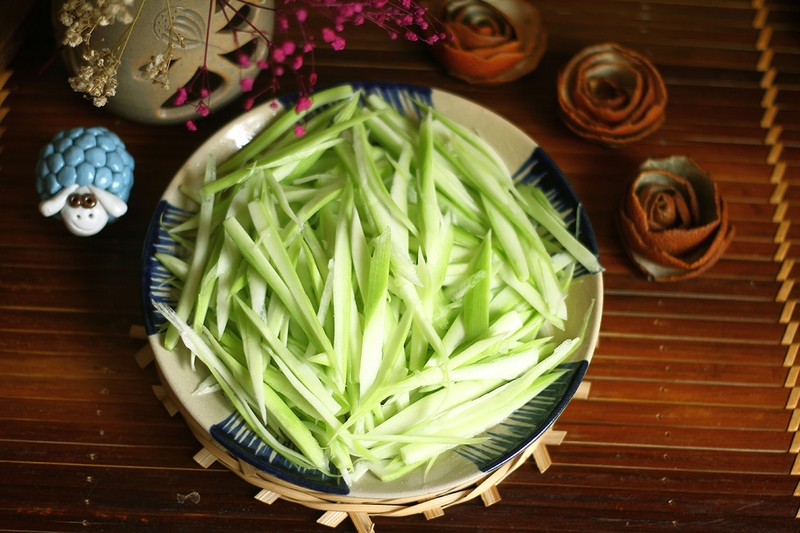 canh bầu nấu hến 5