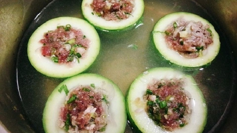 Bước 3: Nấu canh bầu nhồi thịt