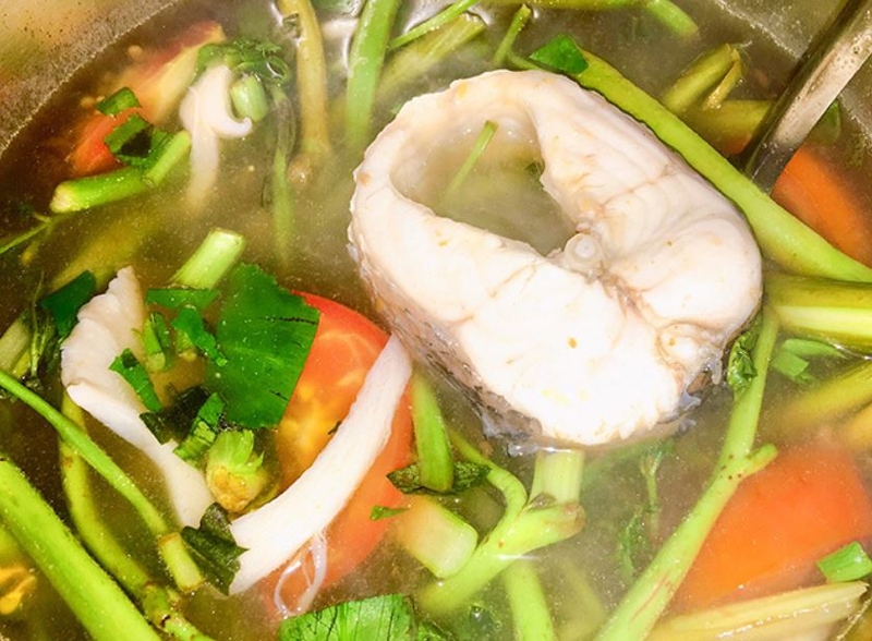 canh chua cá lăng rau nhút 1
