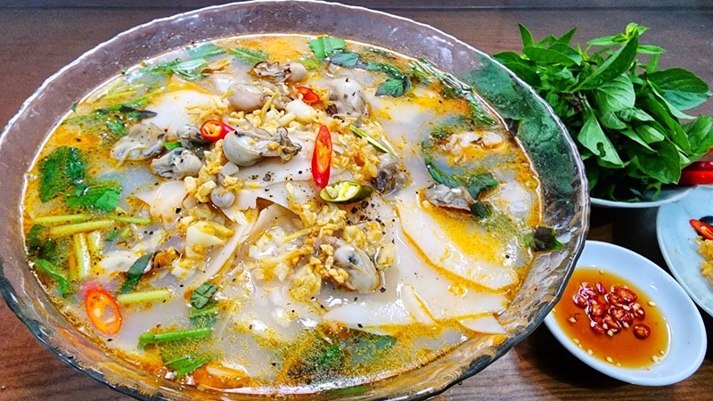 Canh hàu nấu măng chua ảnh 9