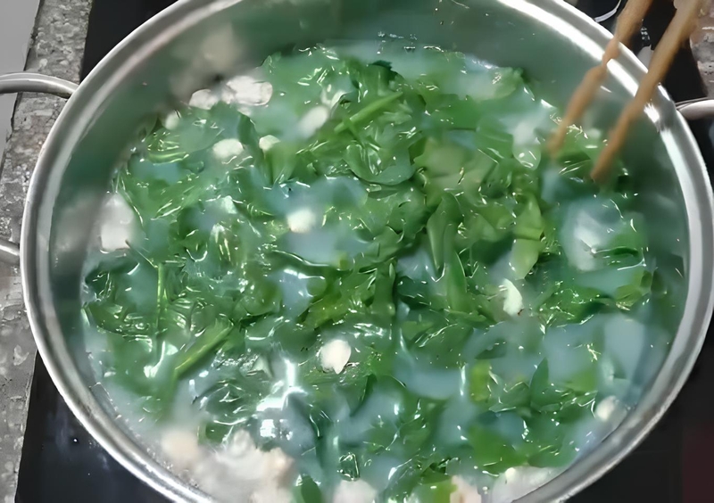 Cho phần thịt ngao vào