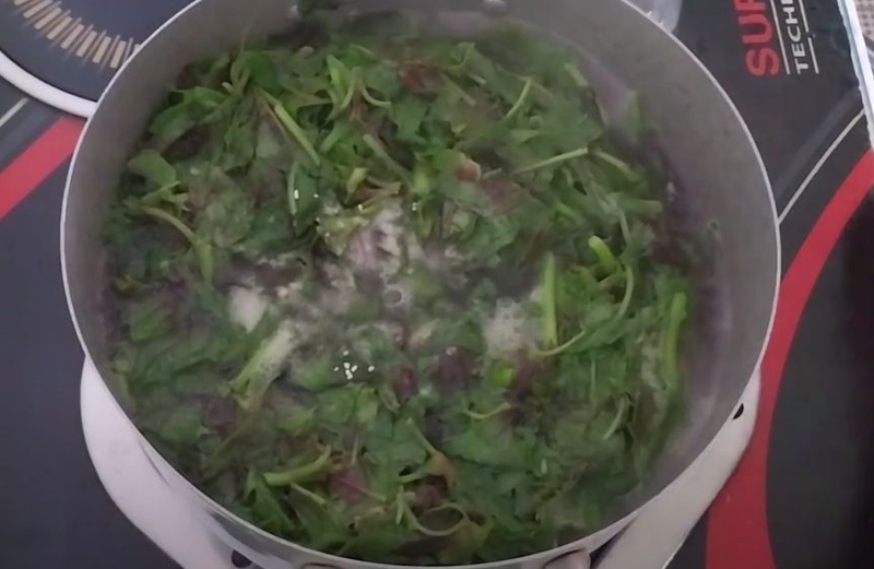 nau canh rau den thit bo