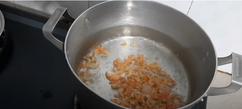 Canh rau muống nấu tôm (ảnh 5)