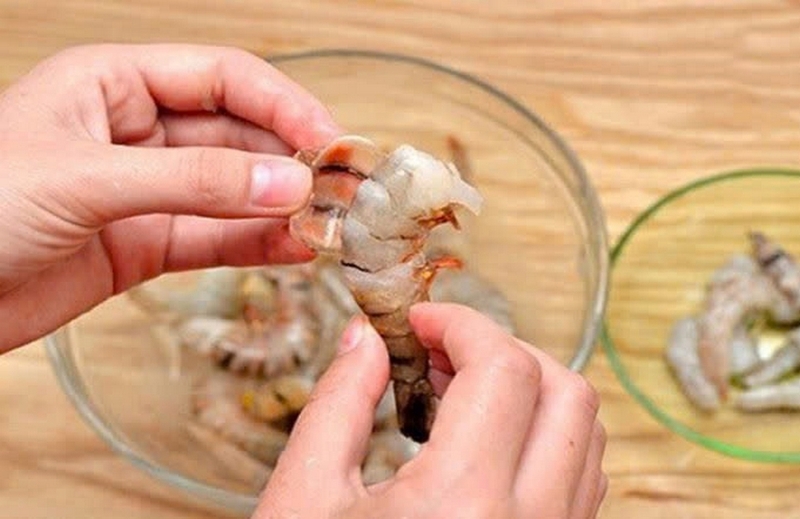 canh rau tập tàng nấu tôm thịt ảnh 2