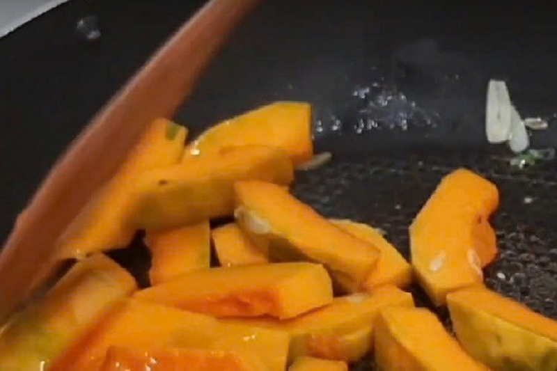 Canh rong biển bí đỏ ảnh 4