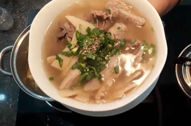 canh vịt nấu măng hình 12
